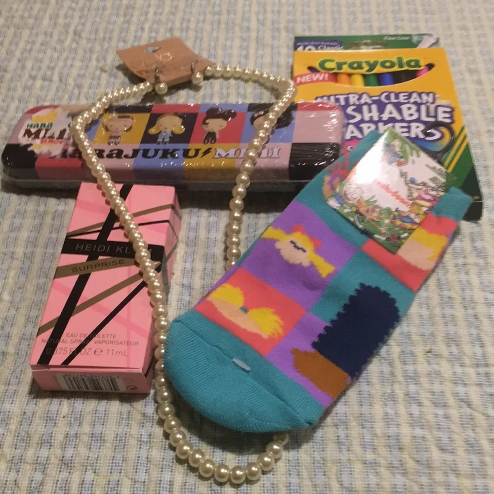 Girls 16 pc Gift set Pearl Necklace Earrings Heidi Klum Harajuku Markers & Socks